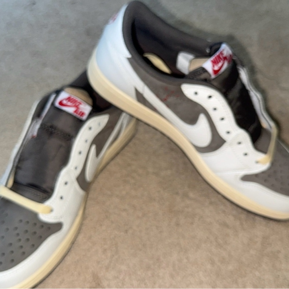 Nike Men's White and Gray Sneakers